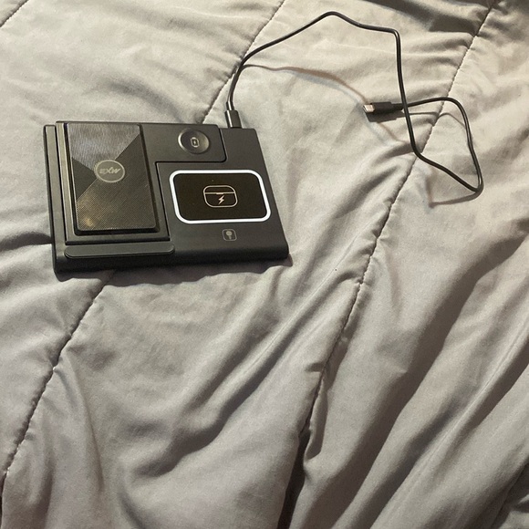 Black EXW Wireless Charging Station - Picture 2 of 6